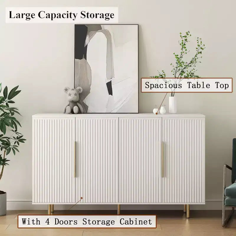 Credenza moderna bianca con pannelli laterali scanalati e ripiani regolabili