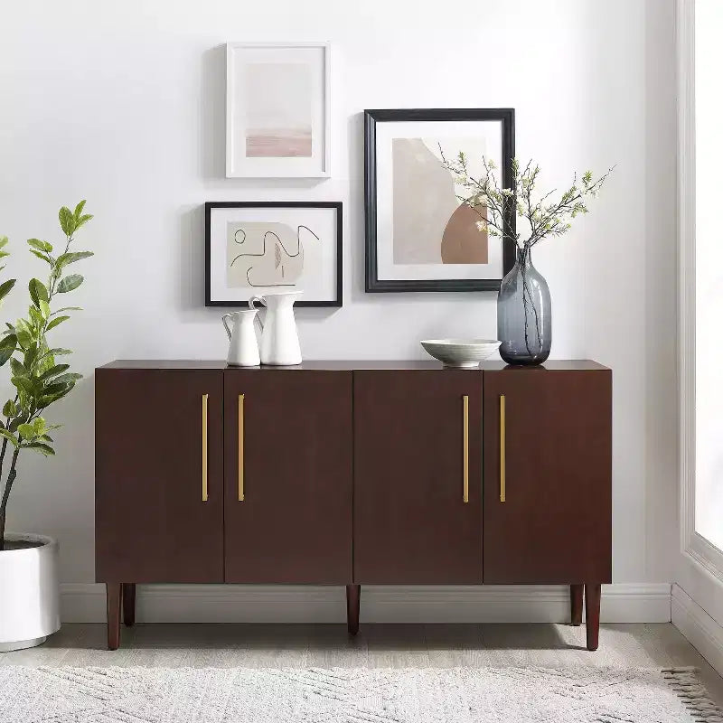 Credenza Mid-Century Modern, 58" di larghezza, 4 ante, ripiani regolabili, ferramenta in ottone spazzolato