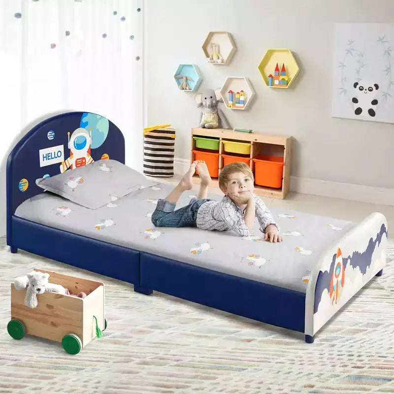 Letto a piattaforma imbottito per bambini, misura doppia | Motivo astronauta, doghe in legno, design sicuro